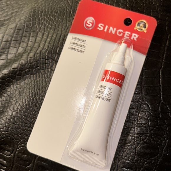 Sewing machine items - Picture 2 of 6